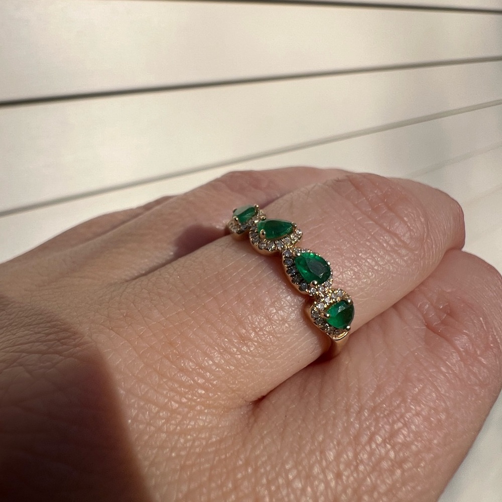 Emerald and Diamond 14KT Gold Halo Band Ring. READ DESCRIPTION -Size 8.5 - Picture 3 of 7